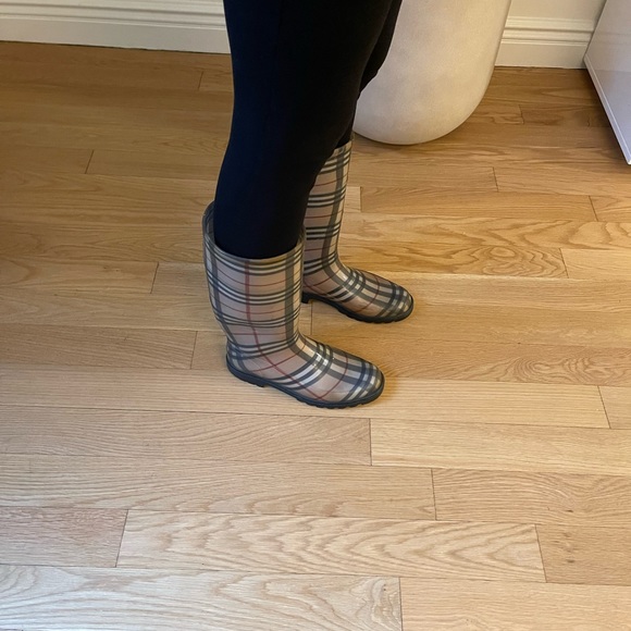 Burberry Rainboots - Picture 9 of 10